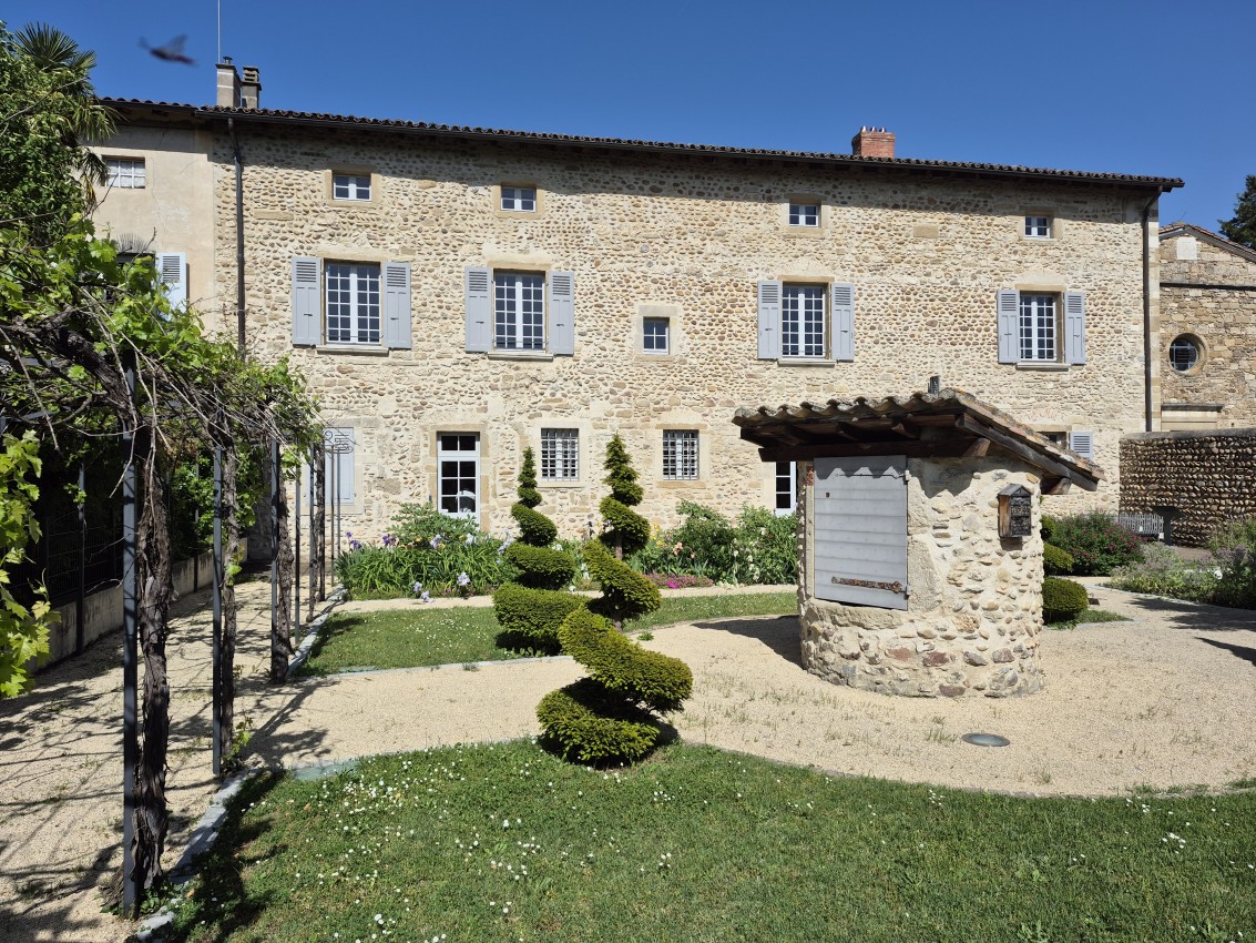 Prieuré de Salaise-sur-Sanne